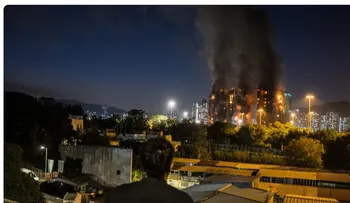 Hong Kong habilitó refugios por incendio en cuatro edificios