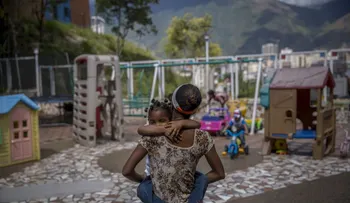 "La gente no puede encontrar comida en Venezuela: padres entregan a sus hijos en orfanatos 