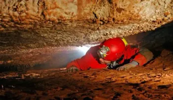 Rescatan a hombre lesionado que tenía dos días atrapado en una cueva en Gales