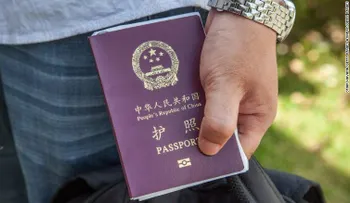 Turista chino pasa dos semanas en albergue de refugiados por llenar el formulario equivocado