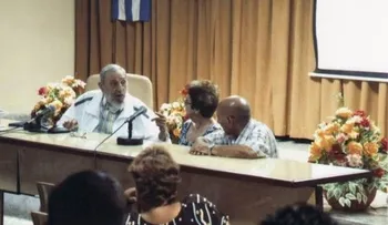 Fidel Castro reaparece en público