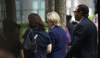 Hillary Clinton tuvo que abandonar la ceremonia conmemorativa del 11S por no sentirse bien