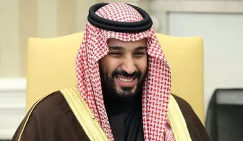 El rey de Arabia Saudita depone al primer heredero al trono y lo sustituye por su hijo