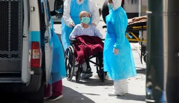 España registra el balance más bajo de muertes por coronavirus en nueve días, con 674 fallecimientos