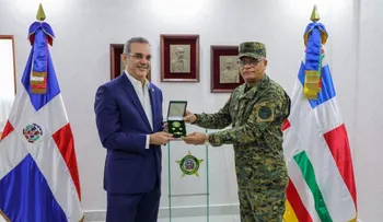 Presidente Abinader entrega 40 vehículos al Ejército para reforzar seguridad fronteriza