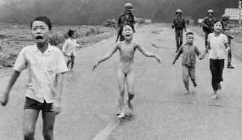 ¿Por qué censuró Facebook una foto icónica de la Guerra de Vietnam?
