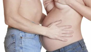 4 posturas ideales para disfrutar del sexo durante el embarazo