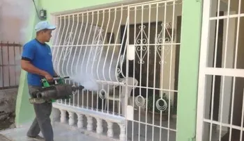 Fumigan en Nigua por virus Chikungunya