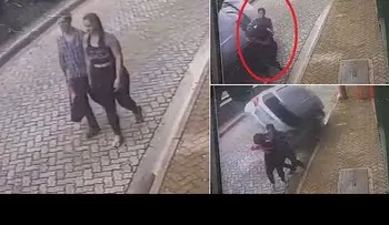 Salvó a su novia de un carro fuera de control 