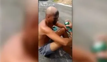 Prenden fuego a un ladrón en Caracas, Venezuela