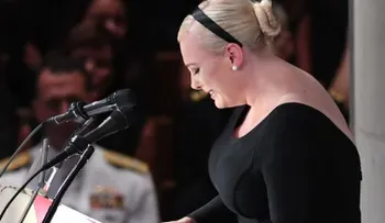 Homenaje a John McCain incluye críticas a Donald Trump