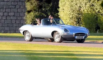 Fabuloso auto en el que se transportaron el príncipe Enrique y Meghan Markle