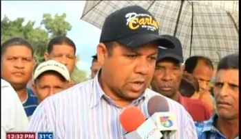 Manifestantes bloquean carretera en Montecristi en reclamo reposición de electricidad 