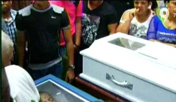 En medio del llanto y dolor, sepultan a 4 miembros de una misma familia murieron en accidente