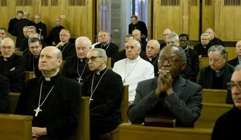 El Papa dejó el Vaticano y llevó a parte de la curia a una semana de ejercicios espirituales
