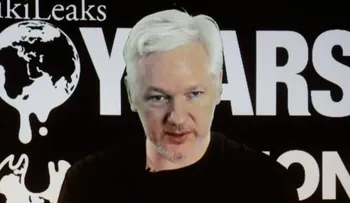 Le cortan el Internet a Assange