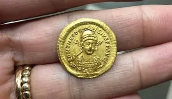 Israel descubre una rara moneda de oro de 1.600 años con la imagen de Teodosio II