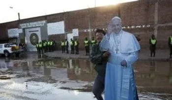 Papa Francisco pide a reos en Bolivia tener esperanza 