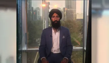 Aeroméxico se disculpa con actor al que no dejó abordar por usar turbante