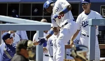 Puig jonronea y Dodgers completan nueva barrida