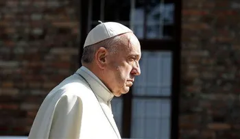 Un cardenal, una terraza y otro escándalo para el Papa