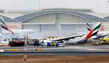 "¡Salten, salten, salten!": dramáticos momentos a bordo del avión de Emirates incendiado
