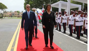 Abinader recibe visita oficial de presidenta de Surinam