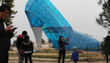 Taiwán está construyendo una iglesia... y es un zapato de cristal gigante