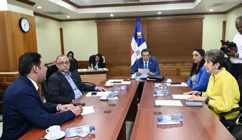 Comisión revisa plan de oficina de IDOPPRIL para Veró