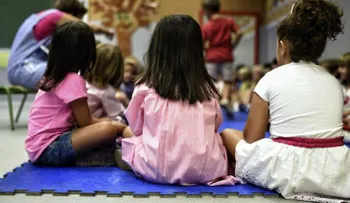 Los niños buscan comprender el lenguaje usando ambos hemisferios del cerebro 