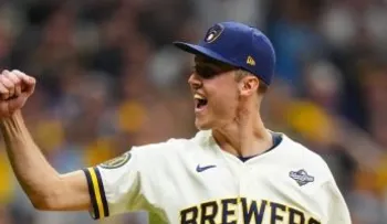 Cerveceros vencen 3-2 a Rays en el Juego 1 de la Serie Mundial con triple de Yelich y pitcheo de Misiorowski