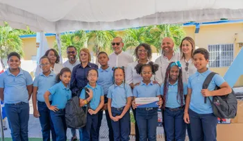 INABIE distribuye útiles escolares y brinda servicios de salud en provincias
