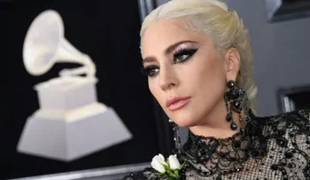 Lady Gaga cancela el resto de su gira por un "intenso dolor"
