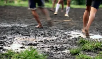 Dos adolescentes rusas decapitan vagabundo y juegan fútbol con su cabeza 