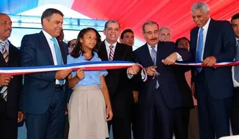 Danilo Medina inaugura dos nuevos liceos  en San Cristóbal