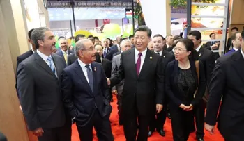 Presidente Danilo Medina oferta productos de RD en Feria en China