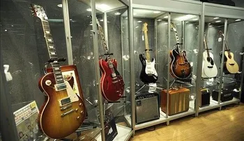 Inauguran en Ciudad de México exposición de objetos sobre The Beatles