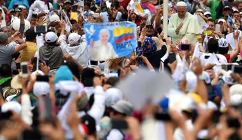 Francisco: "La Iglesia no es una aduana, quiere las puertas abiertas"