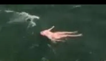 Impactante ! chica se suicida en las cataratas del Niagara (nuevo)