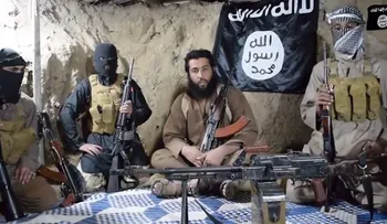 Túneles y refugios antiaéreos donde se ocultan militantes del EI (Video)