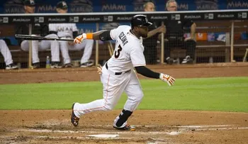 Marcell Ozuna empuja tres en la victoria de los Marlins de Miami