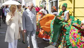 Carlos y Camilla de Inglaterra llegan a Cuba en visita oficial