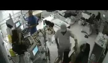 ADVERTENCIA IMAGENES FUERTES + 18 (Un hombre que vivo a varios pacientes de un hospital