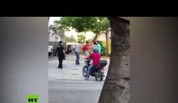 FUERTE VIDEO: Agrede a una mujer a puñetazos y el karma se lo cobra 