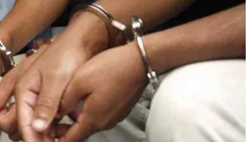 5 hombres se hicieron pasar por policíasâ? para buscar a testigo de robo