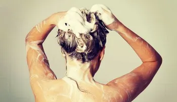 7 errores que provocan frizz en el cabello