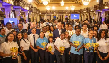 Abinader resalta logros de estudiantes dominicanos en competencias STEAM"