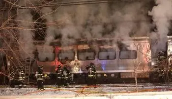 Tren arrolla camioneta en California; hay 3 muertos