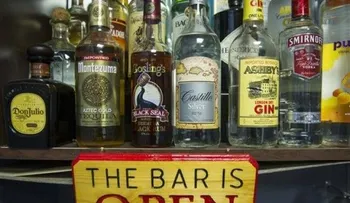 Prueban fármaco contra alcoholismo en bar ficticio