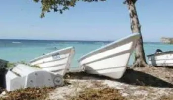 Denuncian desaparición de dos pescadores tras perder contacto con embarcación 